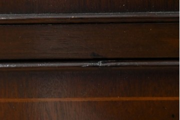 イギリスアンティーク　ウォールナット材　重厚な雰囲気漂うトールチェスト　(R-063486)