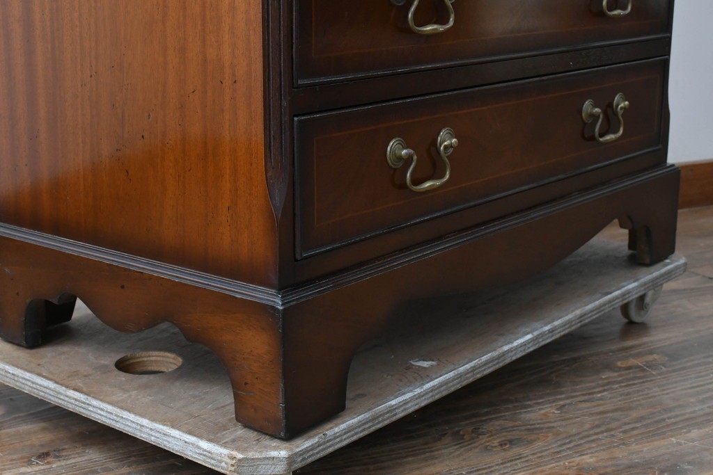 イギリスアンティーク　ウォールナット材　重厚な雰囲気漂うトールチェスト　(R-063486)