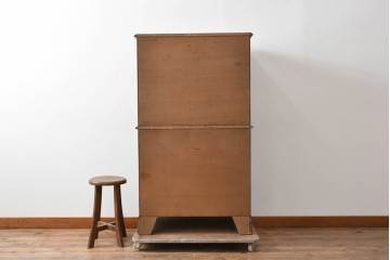 イギリスアンティーク　ウォールナット材　重厚な雰囲気漂うトールチェスト　(R-063486)