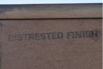 イギリスアンティーク　ウォールナット材　重厚な雰囲気漂うトールチェスト　(R-063486)