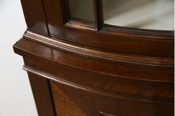 イギリスアンティーク　マホガニー材　クラシカルで上品な佇まいが魅力的なコーナーキャビネット(飾り棚、収納棚、戸棚、英国)(R-063487)