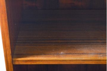 イギリスビンテージ　ローズウッド材　収納できる扉で使用中は開けっ放しOK!小引き出し付きのファイルキャビネット(収納棚、本棚、飾り棚、戸棚、垂直収納扉、ヴィンテージ)(R-063490)