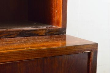 イギリスビンテージ　ローズウッド材　収納できる扉で使用中は開けっ放しOK!ファイルキャビネット(収納棚、本棚、飾り棚、戸棚、垂直収納扉、ヴィンテージ)(R-063491)