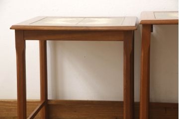 デンマークビンテージ　チーク材　タイルトップ　落ち着いた色味と品のある柄がすてきなネストテーブル(ローテーブル、サイドテーブル、コーヒーテーブル、ヴィンテージ、北欧)(R-063493)
