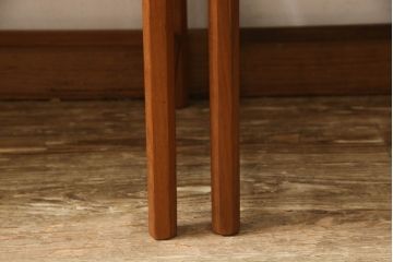 デンマークビンテージ　チーク材　タイルトップ　落ち着いた色味と品のある柄がすてきなネストテーブル(ローテーブル、サイドテーブル、コーヒーテーブル、ヴィンテージ、北欧)(R-063493)
