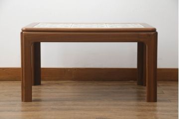 イギリスビンテージ　G-PLAN(ジープラン)　チーク材　花模様が愛らしいタイルトップのローテーブル(サイドテーブル、センターテーブル、コーヒーテーブル、ヴィンテージ)(R-063494)