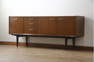 イギリスビンテージ　レア品　希少モデル!　nathan(ネイサン)社　スタイリッシュなサイドボード(サイドキャビネット、リビングボード、収納棚、戸棚、引き出し、ヴィンテージ、北欧)(R-063500)