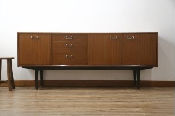 イギリスビンテージ　レア品　希少モデル!　nathan(ネイサン)社　スタイリッシュなサイドボード(サイドキャビネット、リビングボード、収納棚、戸棚、引き出し、ヴィンテージ、北欧)(R-063500)