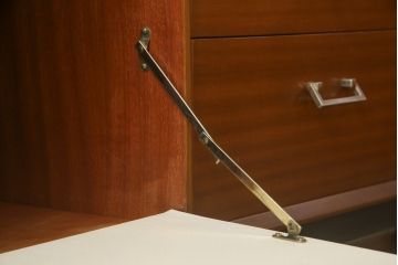 イギリスビンテージ　レア品　希少モデル!　nathan(ネイサン)社　スタイリッシュなサイドボード(サイドキャビネット、リビングボード、収納棚、戸棚、引き出し、ヴィンテージ、北欧)(R-063500)