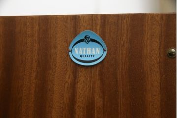 イギリスビンテージ　レア品　希少モデル!　nathan(ネイサン)社　スタイリッシュなサイドボード(サイドキャビネット、リビングボード、収納棚、戸棚、引き出し、ヴィンテージ、北欧)(R-063500)