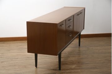 イギリスビンテージ　レア品　希少モデル!　nathan(ネイサン)社　スタイリッシュなサイドボード(サイドキャビネット、リビングボード、収納棚、戸棚、引き出し、ヴィンテージ、北欧)(R-063500)