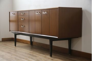 イギリスビンテージ　レア品　希少モデル!　nathan(ネイサン)社　スタイリッシュなサイドボード(サイドキャビネット、リビングボード、収納棚、戸棚、引き出し、ヴィンテージ、北欧)(R-063500)