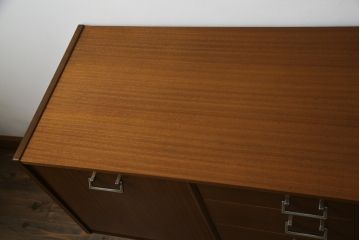 イギリスビンテージ　レア品　希少モデル!　nathan(ネイサン)社　スタイリッシュなサイドボード(サイドキャビネット、リビングボード、収納棚、戸棚、引き出し、ヴィンテージ、北欧)(R-063500)