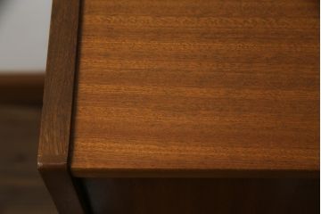 イギリスビンテージ　レア品　希少モデル!　nathan(ネイサン)社　スタイリッシュなサイドボード(サイドキャビネット、リビングボード、収納棚、戸棚、引き出し、ヴィンテージ、北欧)(R-063500)
