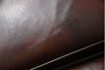 イギリスビンテージ　本革(レザー)　ラグジュアリーな雰囲気を高めるウイングバックソファ(ウィングバックソファ、3人掛けソファ、3P、チェスターフィールドソファ、アームソファ、ヴィンテージ)(R-063505)