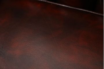イギリスビンテージ　本革(レザー)　ラグジュアリーな雰囲気を高めるウイングバックソファ(ウィングバックソファ、3人掛けソファ、3P、チェスターフィールドソファ、アームソファ、ヴィンテージ)(R-063505)