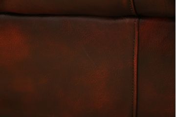 イギリスビンテージ　本革(レザー)　ラグジュアリーな雰囲気を高めるウイングバックソファ(ウィングバックソファ、3人掛けソファ、3P、チェスターフィールドソファ、アームソファ、ヴィンテージ)(R-063505)