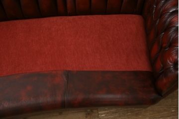 イギリスビンテージ　本革(レザー)　ラグジュアリーな雰囲気を高めるウイングバックソファ(ウィングバックソファ、3人掛けソファ、3P、チェスターフィールドソファ、アームソファ、ヴィンテージ)(R-063505)