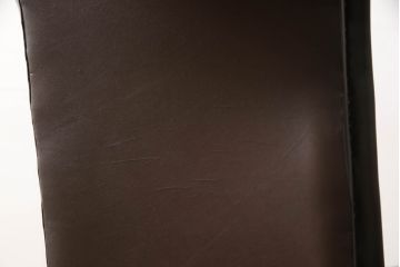 イギリスビンテージ　本革(レザー)　猫脚がお洒落!!上品な佇まいのウイングバックソファ(ウィングバックソファ、アームチェア、1人掛けソファ、1P、ヴィンテージ)(R-063507)