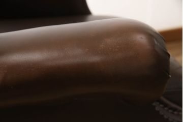 イギリスビンテージ　本革(レザー)　猫脚がお洒落!!上品な佇まいのウイングバックソファ(ウィングバックソファ、アームチェア、1人掛けソファ、1P、ヴィンテージ)(R-063507)