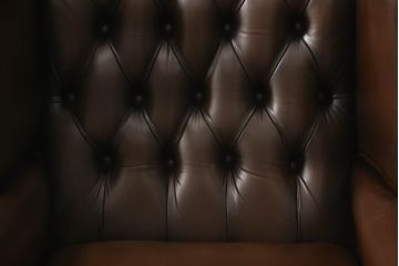 イギリスビンテージ　本革(レザー)　猫脚がお洒落!!上品な佇まいのウイングバックソファ(ウィングバックソファ、アームチェア、1人掛けソファ、1P、ヴィンテージ)(R-063507)