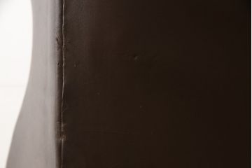 イギリスビンテージ　本革(レザー)　猫脚がお洒落!!上品な佇まいのウイングバックソファ(ウィングバックソファ、アームチェア、1人掛けソファ、1P、ヴィンテージ)(R-063507)