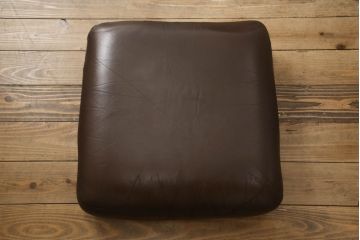 イギリスビンテージ　本革(レザー)　猫脚がお洒落!!上品な佇まいのウイングバックソファ(ウィングバックソファ、アームチェア、1人掛けソファ、1P、ヴィンテージ)(R-063507)