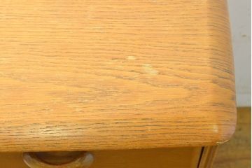 イギリスビンテージ　プライオリー社 (Priory) 　オーク材　優しい木の温もりを感じるキャスター付きサイドボード(サイドキャビネット、収納棚、戸棚、北欧、ヴィンテージ)(R-063511)