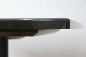 中古　特注　御影石　スタイリッシュでモダンな雰囲気漂うラウンジテーブル(サイドテーブル、コーヒーテーブル)(R-063515)