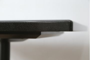 中古　特注　御影石　スタイリッシュでモダンな雰囲気漂うラウンジテーブル(サイドテーブル、コーヒーテーブル)(R-063516)