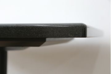 中古　特注　御影石　スタイリッシュでモダンな雰囲気漂うラウンジテーブル(サイドテーブル、コーヒーテーブル)(R-063517)