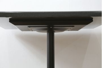 中古　特注　御影石　スタイリッシュでモダンな雰囲気漂うラウンジテーブル(サイドテーブル、コーヒーテーブル)(R-063517)