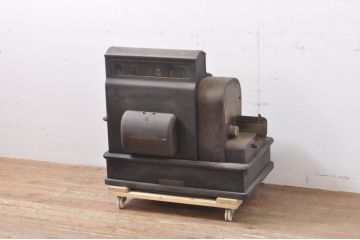ジャンク品　特大!!　アイアン製　コレクションにおすすめ!!古い商店で使われていた重厚なレジスター(ディスプレイ)(R-063519)