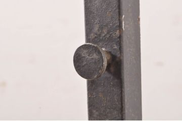 中古　特注　ビンテージ風ダメージ加工がお洒落!!ショップ風ディスプレイが楽しめる傾斜ハンガーラック4本セット(ポールハンガー、アンティーク風ハンガーラック、ディスプレイスタンド、店舗什器、ヴィンテージ風)(R-063524)