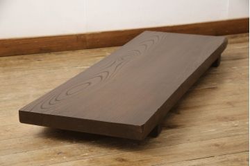 和製アンティーク　総欅(ケヤキ)材一枚板　味のある風合いが魅力のローテーブル(作業台、裁ち板、飾り台、陳列台)(R-063526)