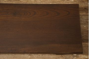 和製アンティーク　総欅(ケヤキ)材一枚板　味のある風合いが魅力のローテーブル(作業台、裁ち板、飾り台、陳列台)(R-063526)