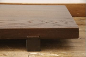 和製アンティーク　総欅(ケヤキ)材一枚板　味のある風合いが魅力のローテーブル(作業台、裁ち板、飾り台、陳列台)(R-063526)