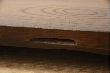 和製アンティーク　総欅(ケヤキ)材一枚板　味のある風合いが魅力のローテーブル(作業台、裁ち板、飾り台、陳列台)(R-063526)