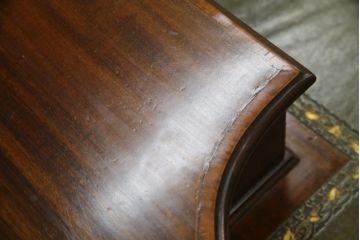イギリスアンティーク　マホガニー材　象嵌入り　クラシカルな佇まいが魅力的なレザートップデスク(レディースデスク、ワークデスク、在宅ワーク用、在宅用、机、引き出し、本革)(R-063531)