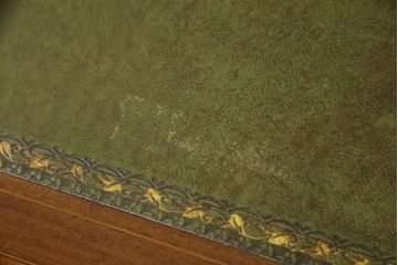 イギリスアンティーク　マホガニー材　象嵌入り　クラシカルな佇まいが魅力的なレザートップデスク(レディースデスク、ワークデスク、在宅ワーク用、在宅用、机、引き出し、本革)(R-063531)