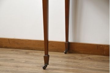 イギリスアンティーク　マホガニー材　象嵌入り　クラシカルな佇まいが魅力的なレザートップデスク(レディースデスク、ワークデスク、在宅ワーク用、在宅用、机、引き出し、本革)(R-063531)