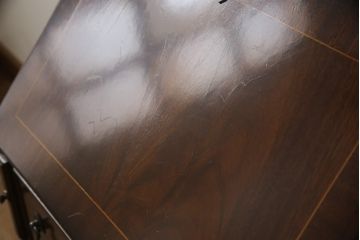 イギリスアンティーク　希少サイズ　ウォールナット材　幅狭サイズが取り入れやすいビューローブックケース(本箱、収納棚、戸棚、引き出し、キャビネット、ライティングビューロー、ワークデスク、在宅ワーク、在宅用)(R-063532)