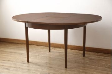 イギリスビンテージ　チーク材　ビーチ材　ナチュラルスタイルのお部屋づくりにぴったりのエクステンションテーブル(ダイニングテーブル、拡張式テーブル、丸テーブル、ラウンドテーブル、食卓、2人掛け、4人掛け、6人掛け、ヴィンテージ)(R-063537)