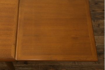 デンマークビンテージ　北欧ヴィンテージ　チーク材　すっきりとした佇まいが魅力的なエクステンションテーブル(ダイニングテーブル、4人掛け、6人掛け、8人掛け、伸長式、食卓、作業台)(R-063542)