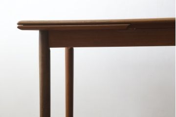 デンマークビンテージ　北欧ヴィンテージ　チーク材　すっきりとした佇まいが魅力的なエクステンションテーブル(ダイニングテーブル、4人掛け、6人掛け、8人掛け、伸長式、食卓、作業台)(R-063542)