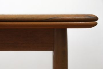 デンマークビンテージ　北欧ヴィンテージ　チーク材　すっきりとした佇まいが魅力的なエクステンションテーブル(ダイニングテーブル、4人掛け、6人掛け、8人掛け、伸長式、食卓、作業台)(R-063542)