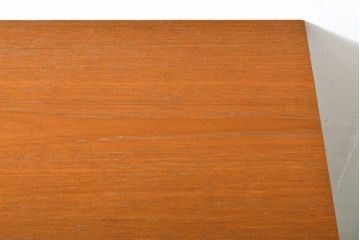 イギリスビンテージ　チーク材　特徴的な取っ手のデザインが目を引くサイドチェスト(引き出し、ヴィンテージ)(R-063545)
