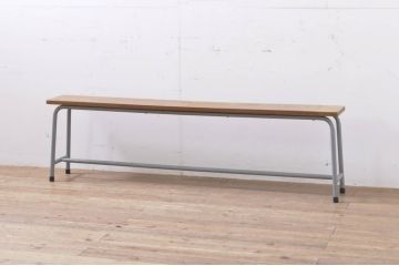和製アンティーク　在庫7台あります!!　古材リメイク　昭和レトロな雰囲気漂うアイアンフレームベンチ(長椅子、イス、飾り台)(R-063550)