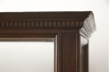 イギリスアンティーク　ウォールナット材　上品な装飾が雰囲気を高める側面扉のガラスケース(ショーケース、陳列棚、飾り棚、収納棚、戸棚、キャビネット、引き出し、店舗什器)(R-063556)