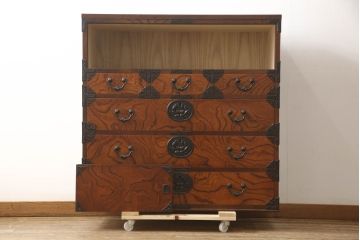 中古　岩谷堂箪笥　脚(台輪付き)リメイク　和の趣あふれる収納箪笥(引き出し、和タンス、衣装箪笥)(R-063557)